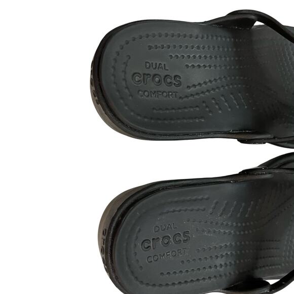 Crocs Sanrah Wedge Sandals 8 Black Hammered Circle Medallion Comfort Flip Flop - Picture 5 of 7